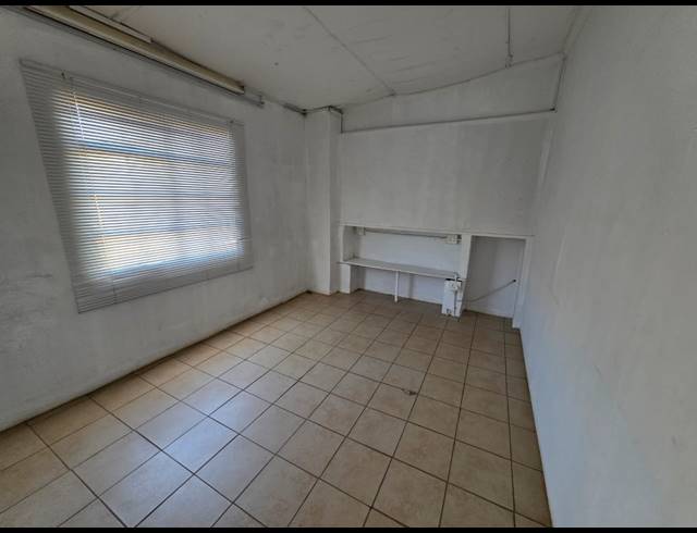 1,450M² BUILDING FOR SALE IN VAALPARK